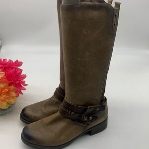 Earth Brown Leather Heeled Boots